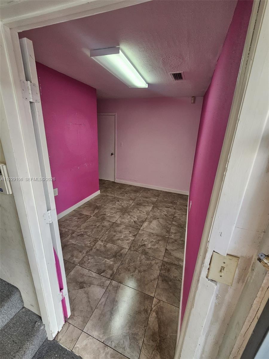 G18  /   sq. ft. $ 2025-12-11 0 Photo