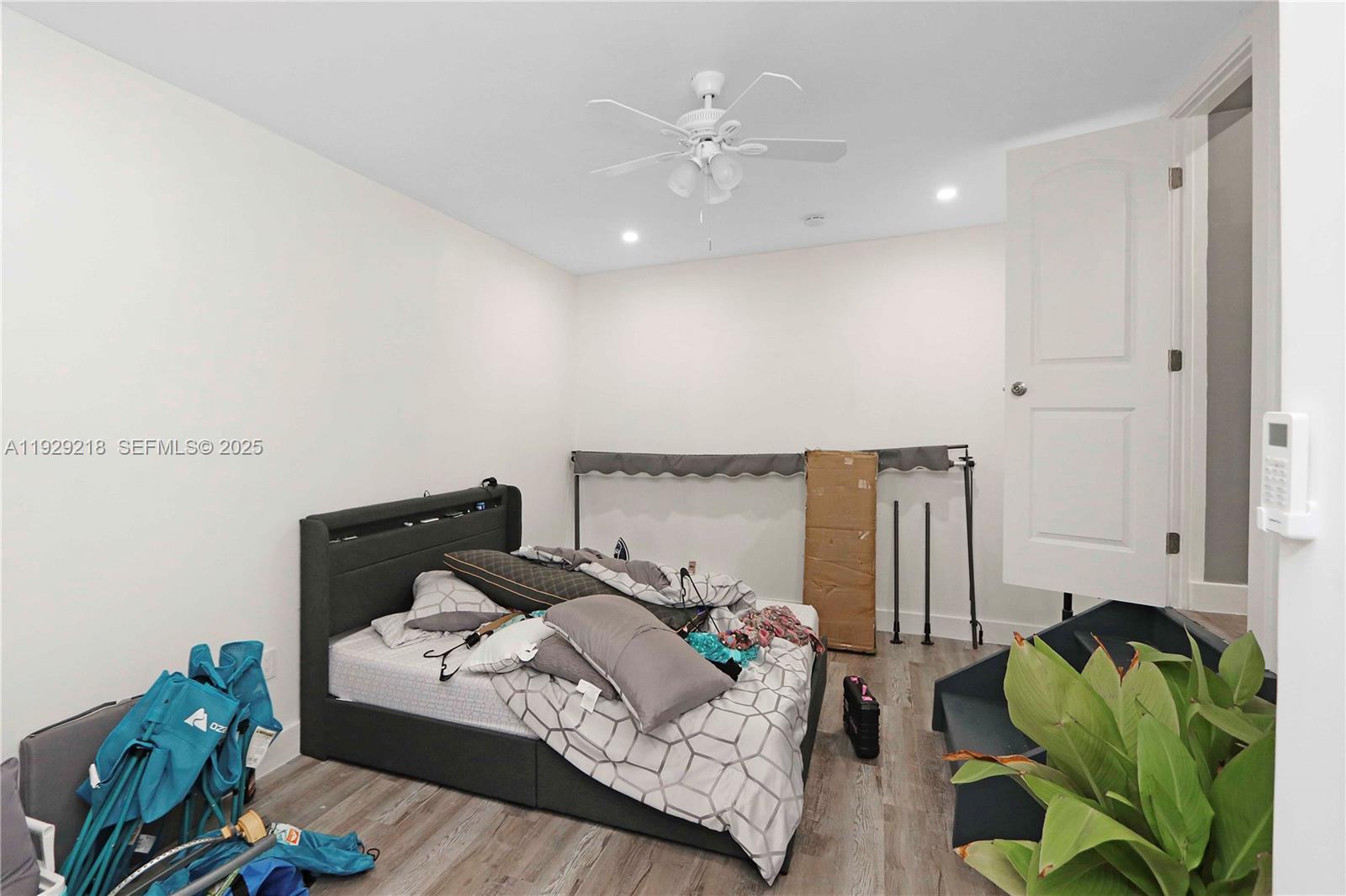 See details / sq. ft. $ 2025-12-11 0 Photo