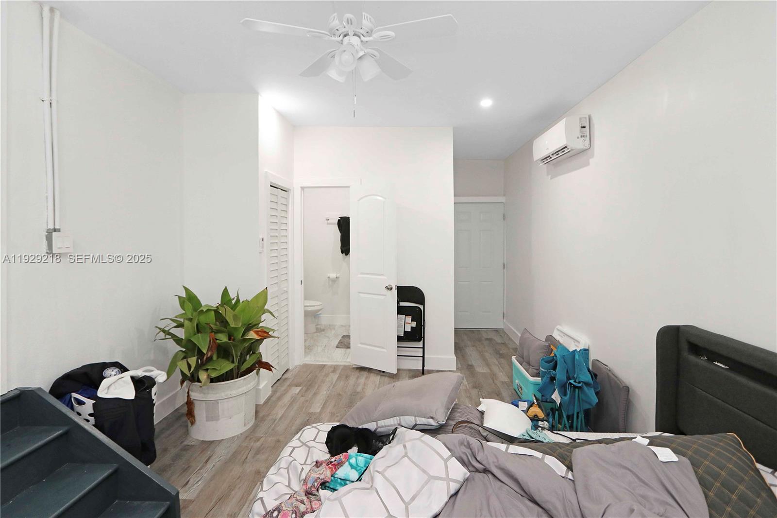 See details / sq. ft. $ 2025-12-11 0 Photo