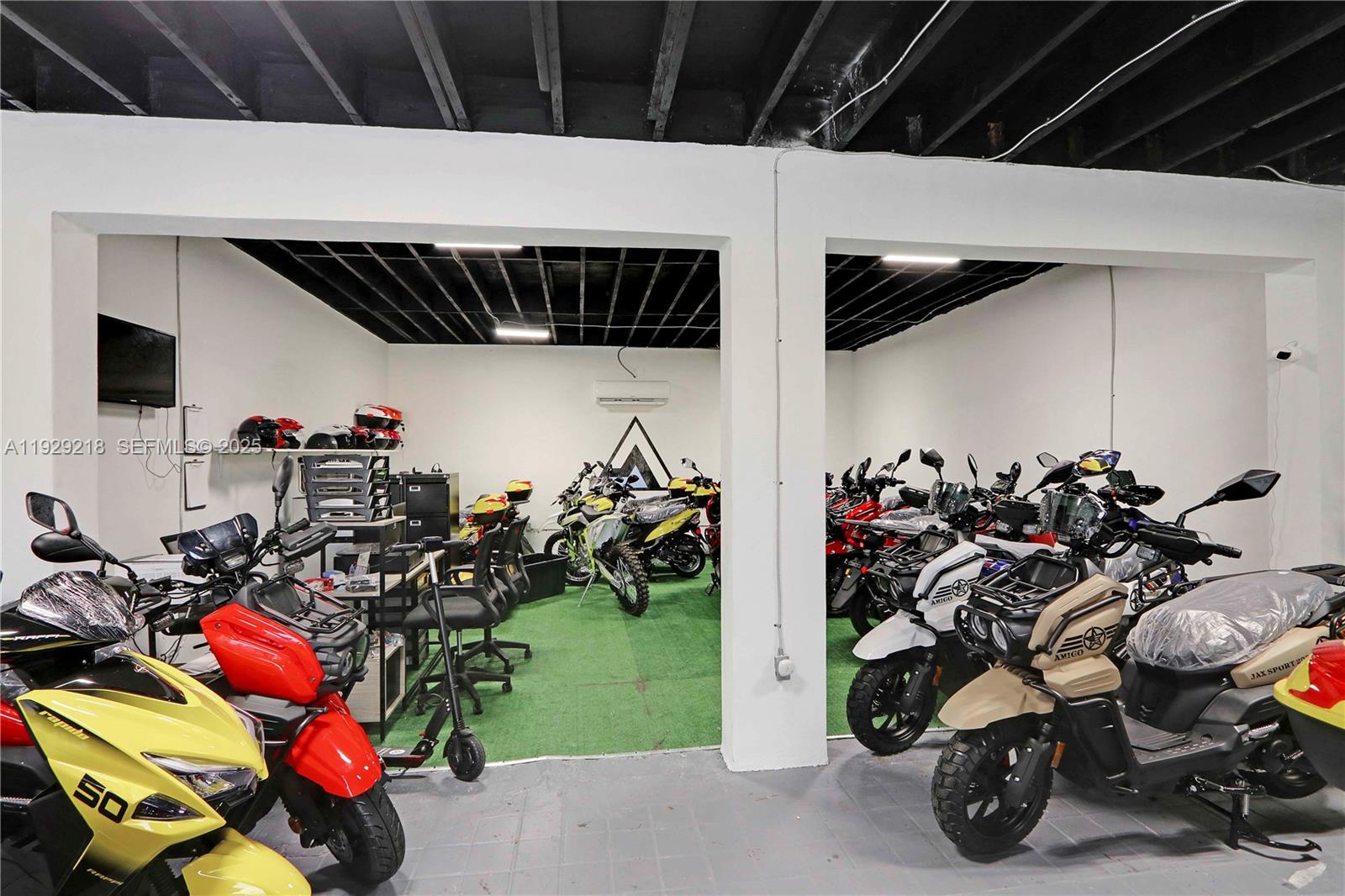 See details / sq. ft. $ 2025-12-11 0 Photo