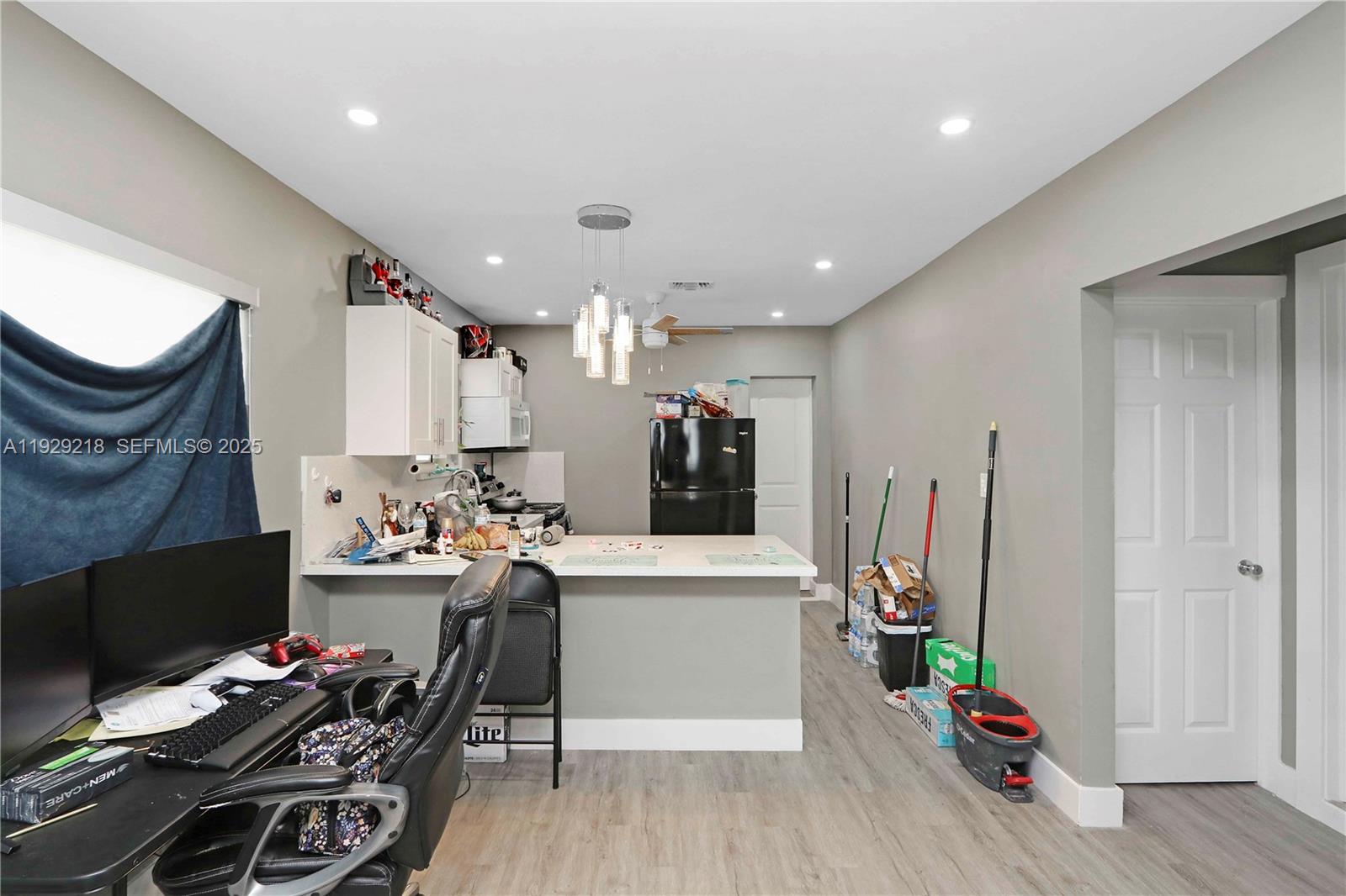 See details / sq. ft. $ 2025-12-11 0 Photo