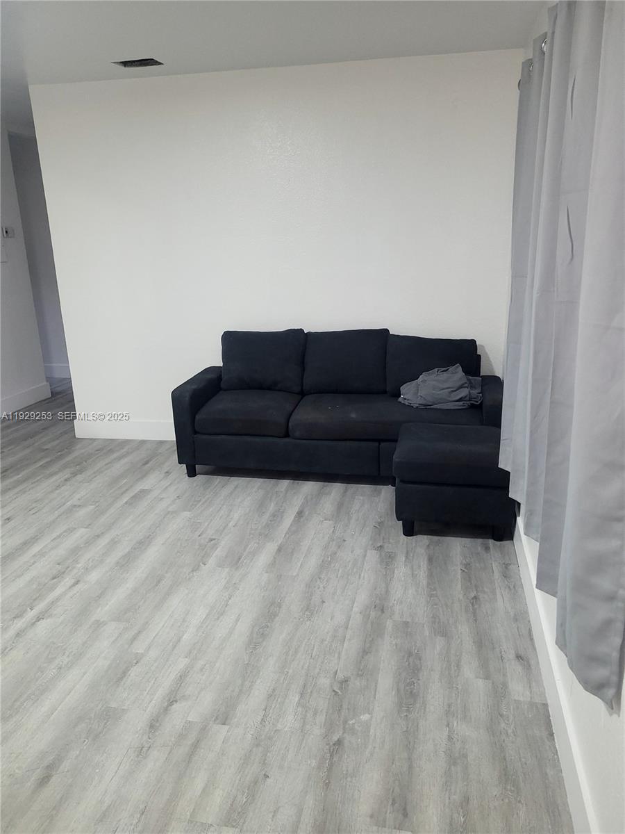   /  1560 sq. ft. $ 2025-12-29 0 foto