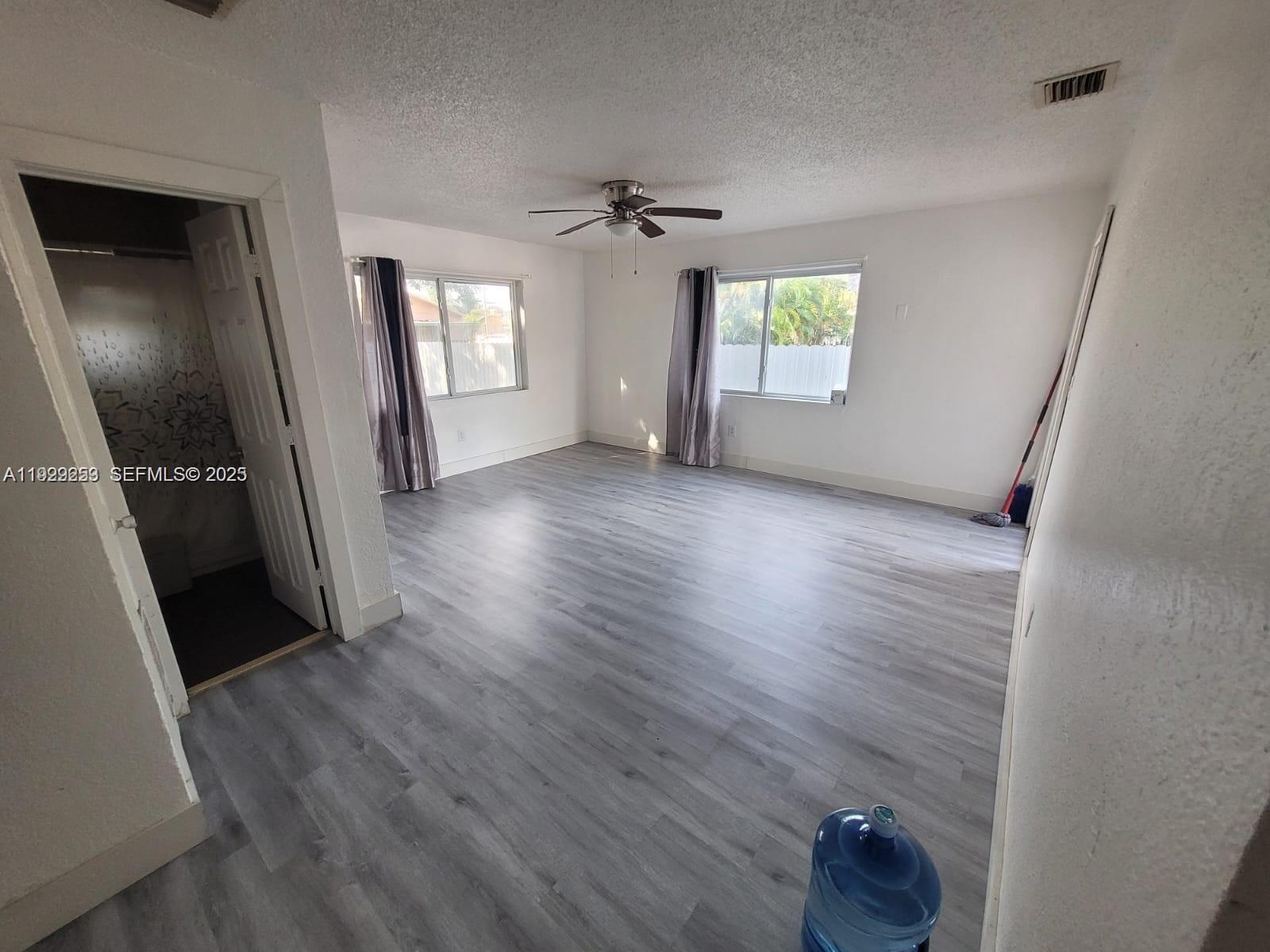  /  1560 sq. ft. $ 2025-12-29 0 foto