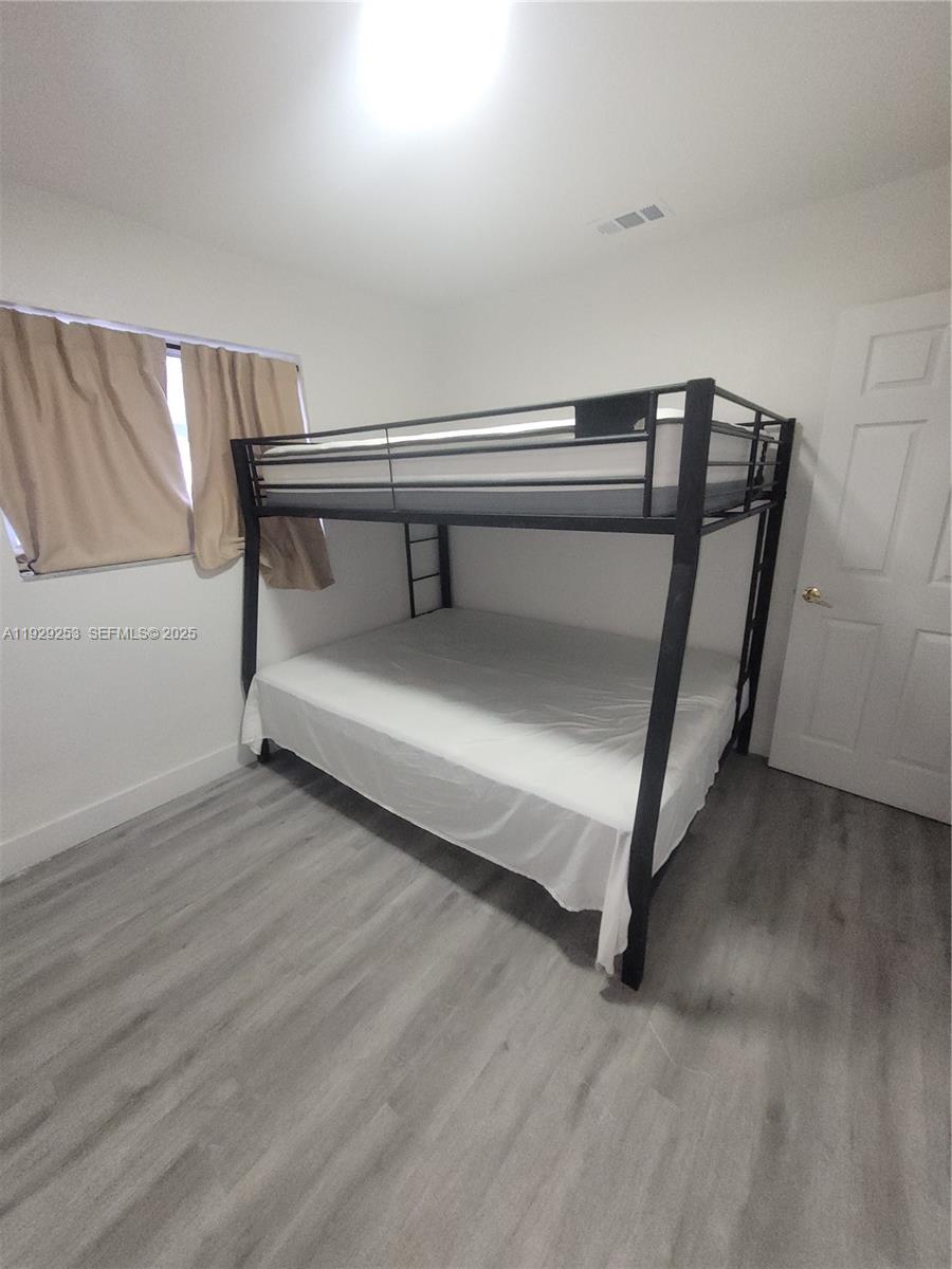   /  1560 sq. ft. $ 2025-12-29 0 foto