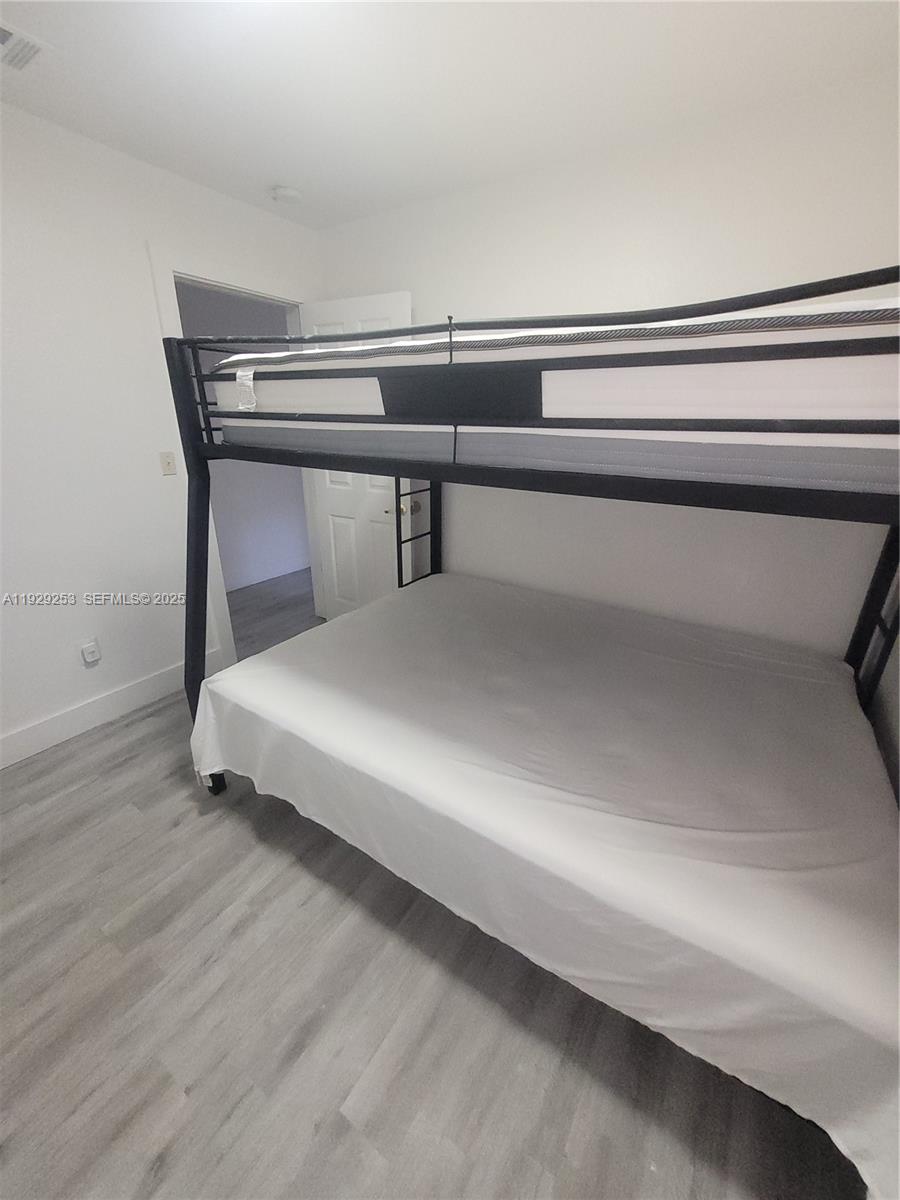   /  1560 sq. ft. $ 2025-12-29 0 foto