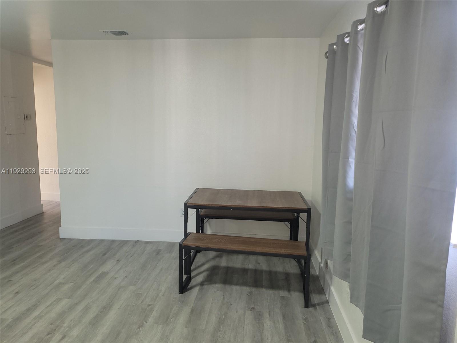   /  1560 sq. ft. $ 2025-12-29 0 foto