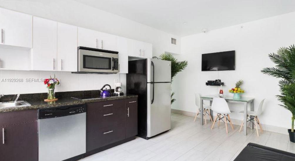   /  816 sq. ft. $ 2025-12-11 0 Photo