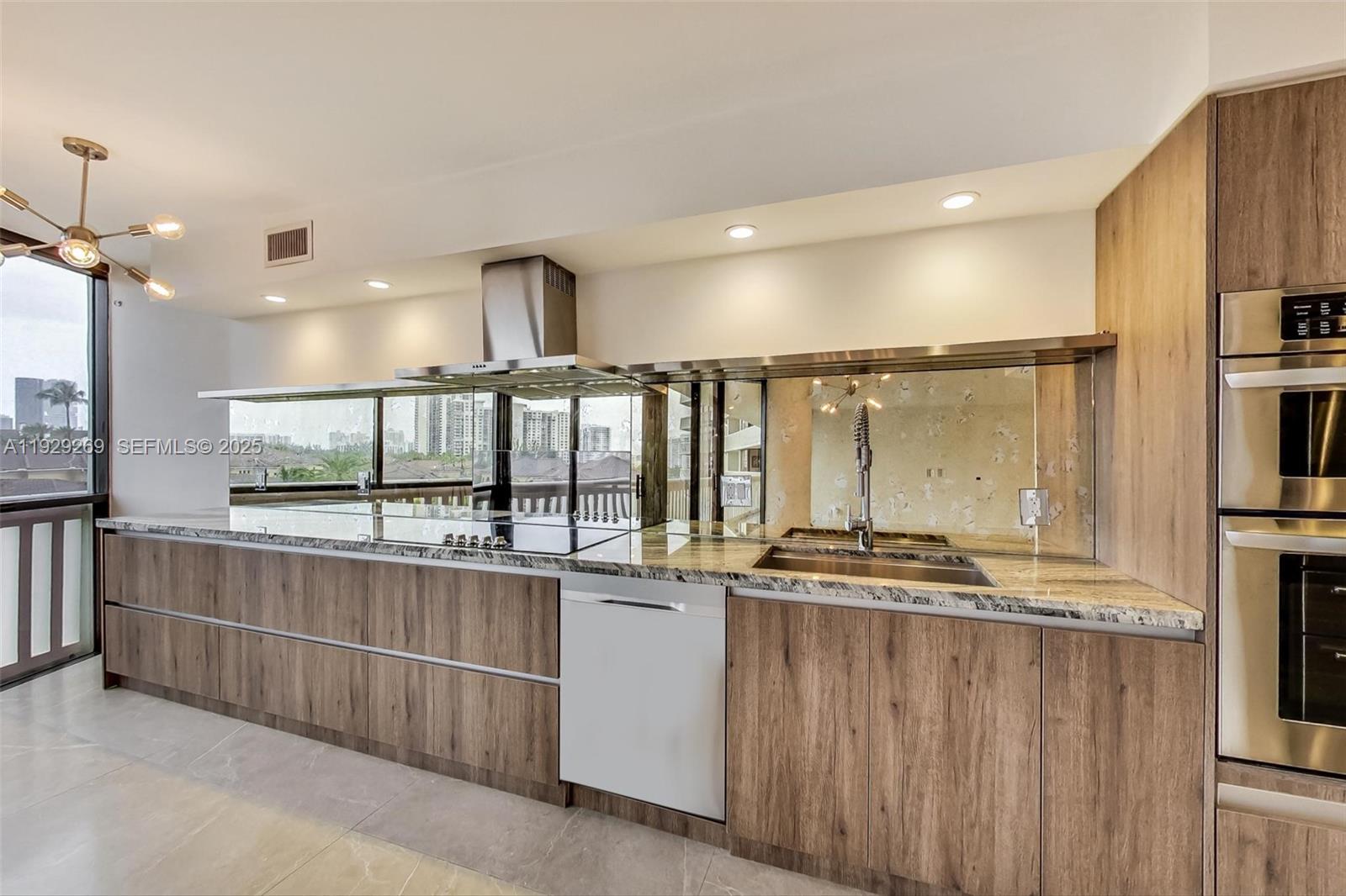 506 3 / 3 1520 кв.футов $ 2025-12-11 0 Фото