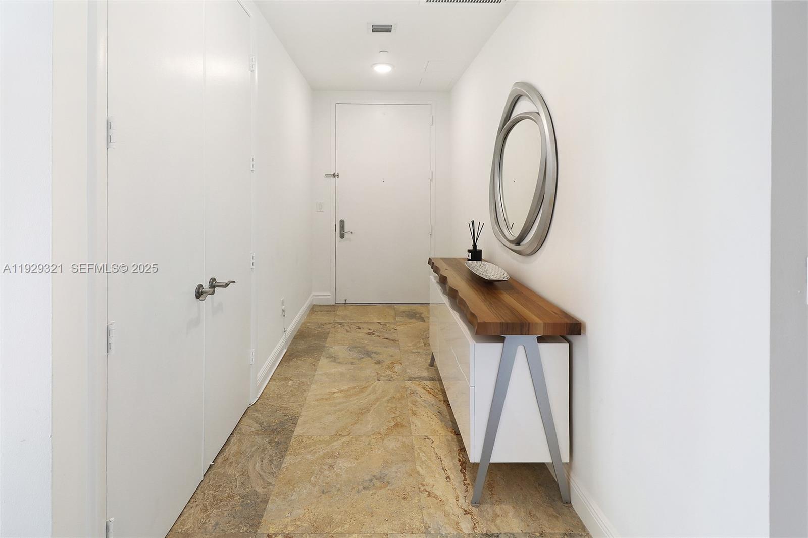 Ver detalles 3005 2 / 2 1435 sq. ft. $ 2025-12-11 0 foto