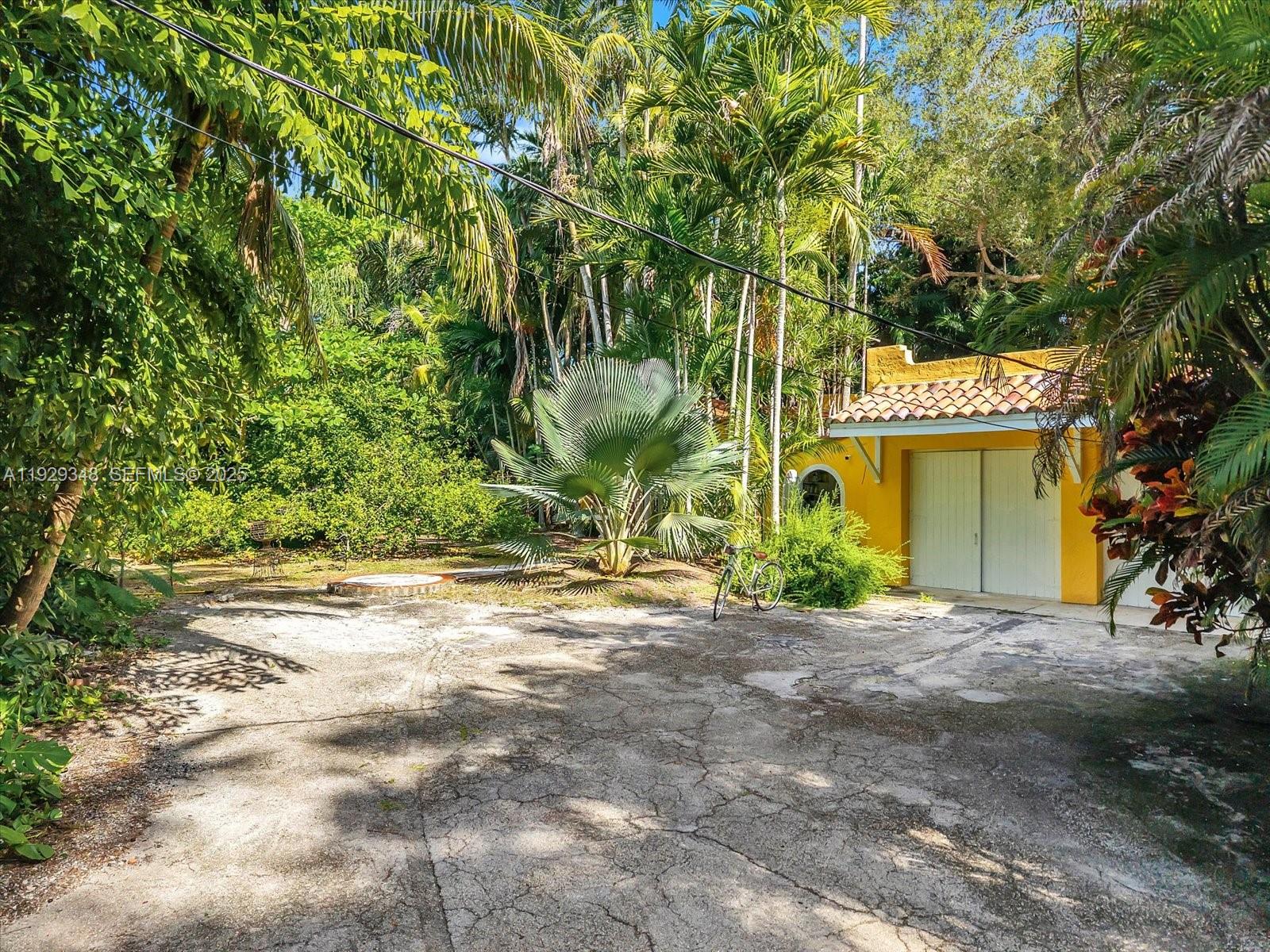 See details / sq. ft. $ 2025-12-11 0 Photo