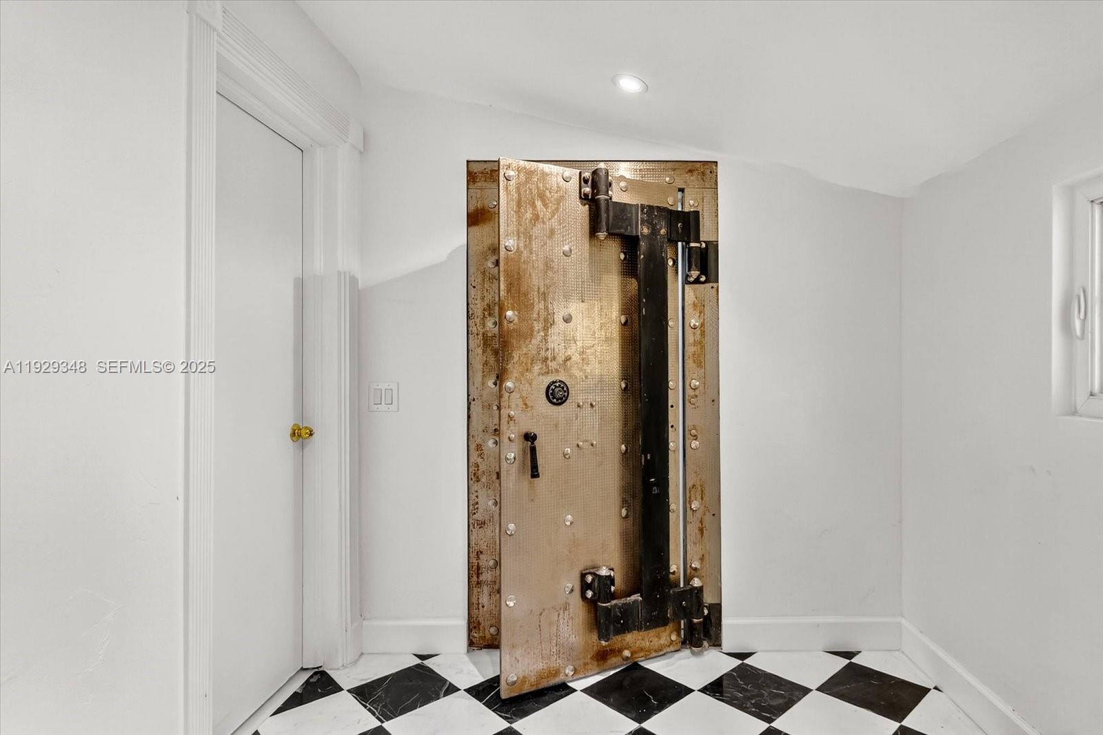 See details / sq. ft. $ 2025-12-11 0 Photo