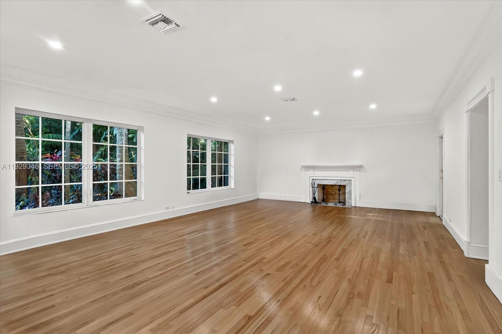 See details / sq. ft. $ 2025-12-11 0 Photo