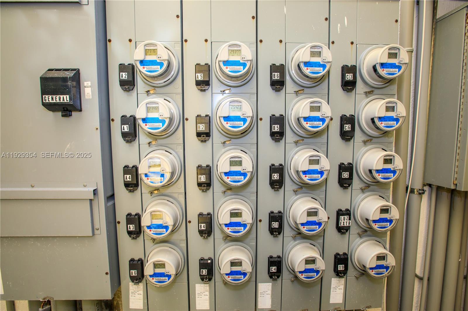   /  8219 sq. ft. $ 2025-12-11 0 foto