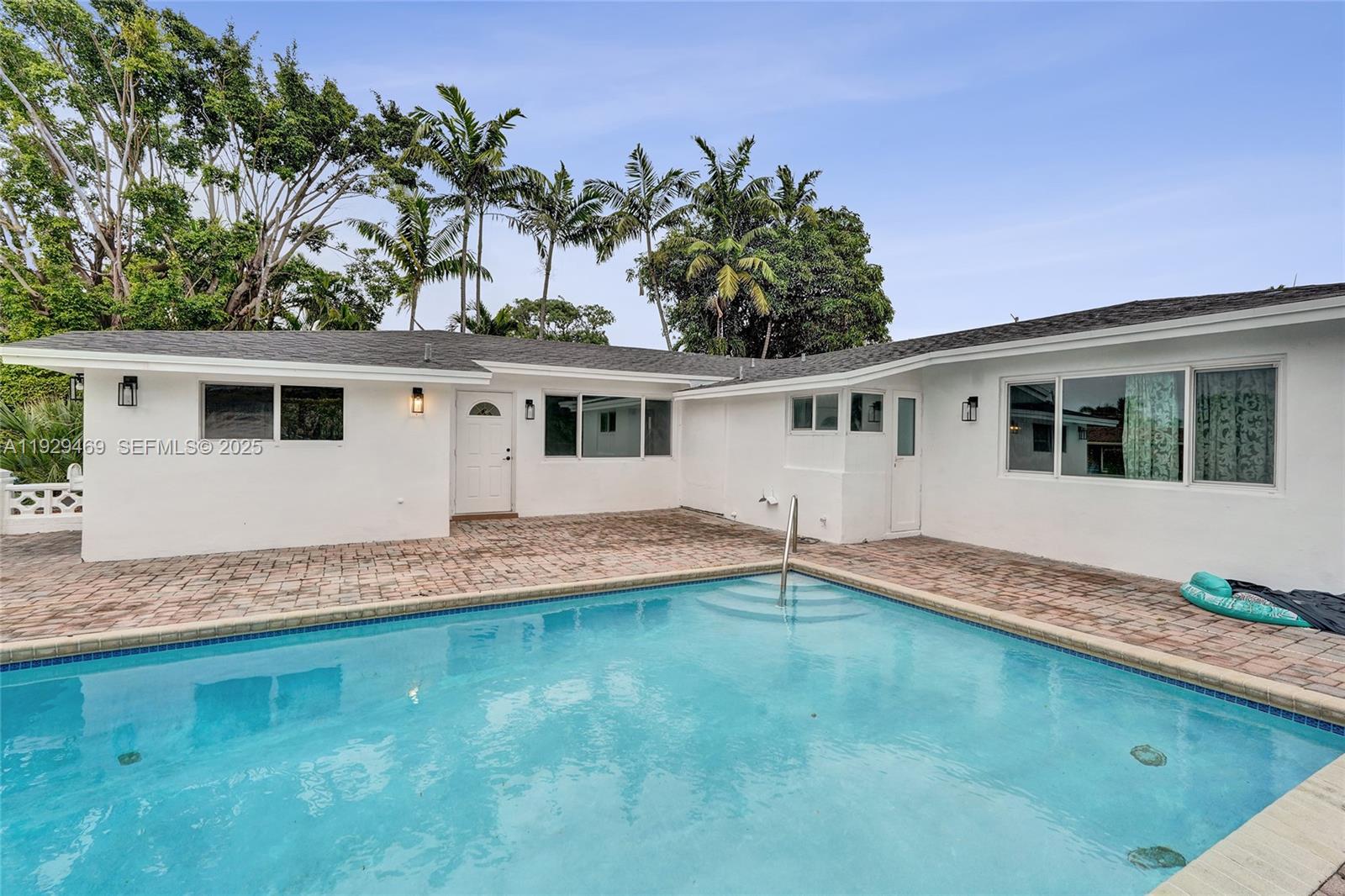 See details / 2557 sq. ft. $ 2025-12-11 0 Photo