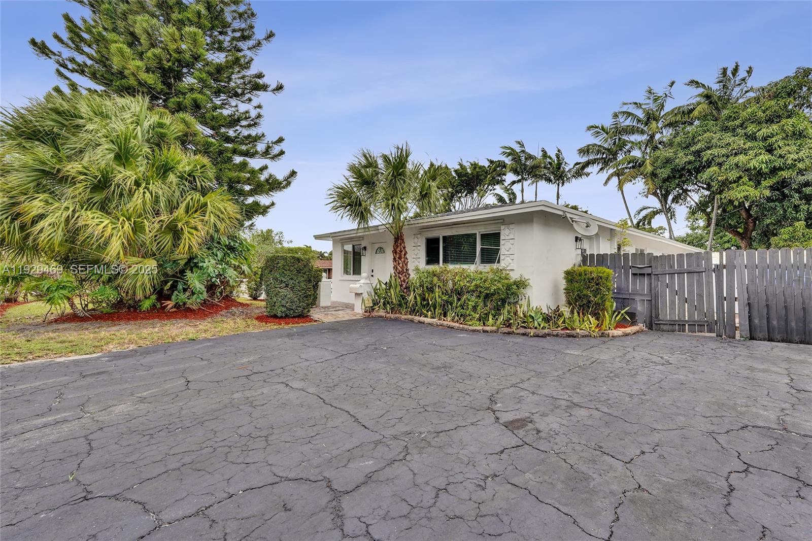 See details / 2557 sq. ft. $ 2025-12-11 0 Photo