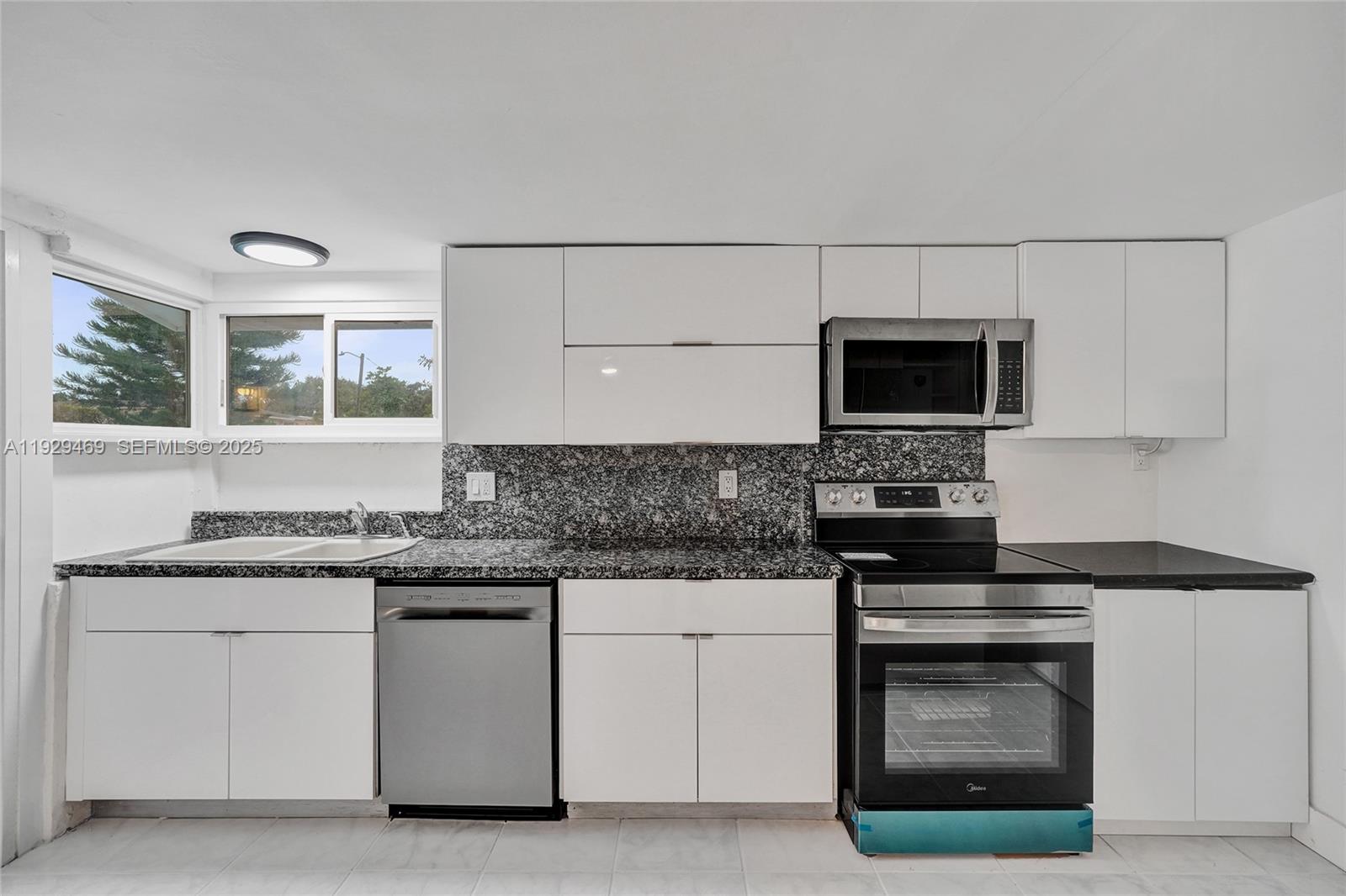 See details / 2557 sq. ft. $ 2025-12-11 0 Photo