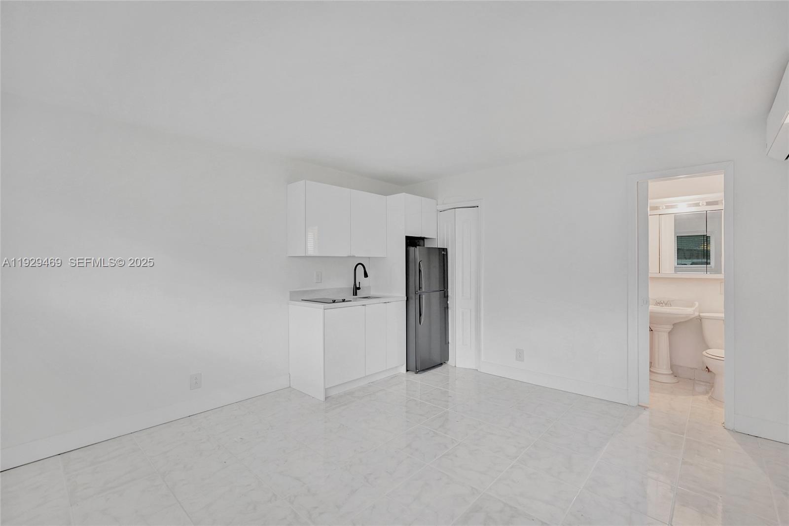 See details / 2557 sq. ft. $ 2025-12-11 0 Photo