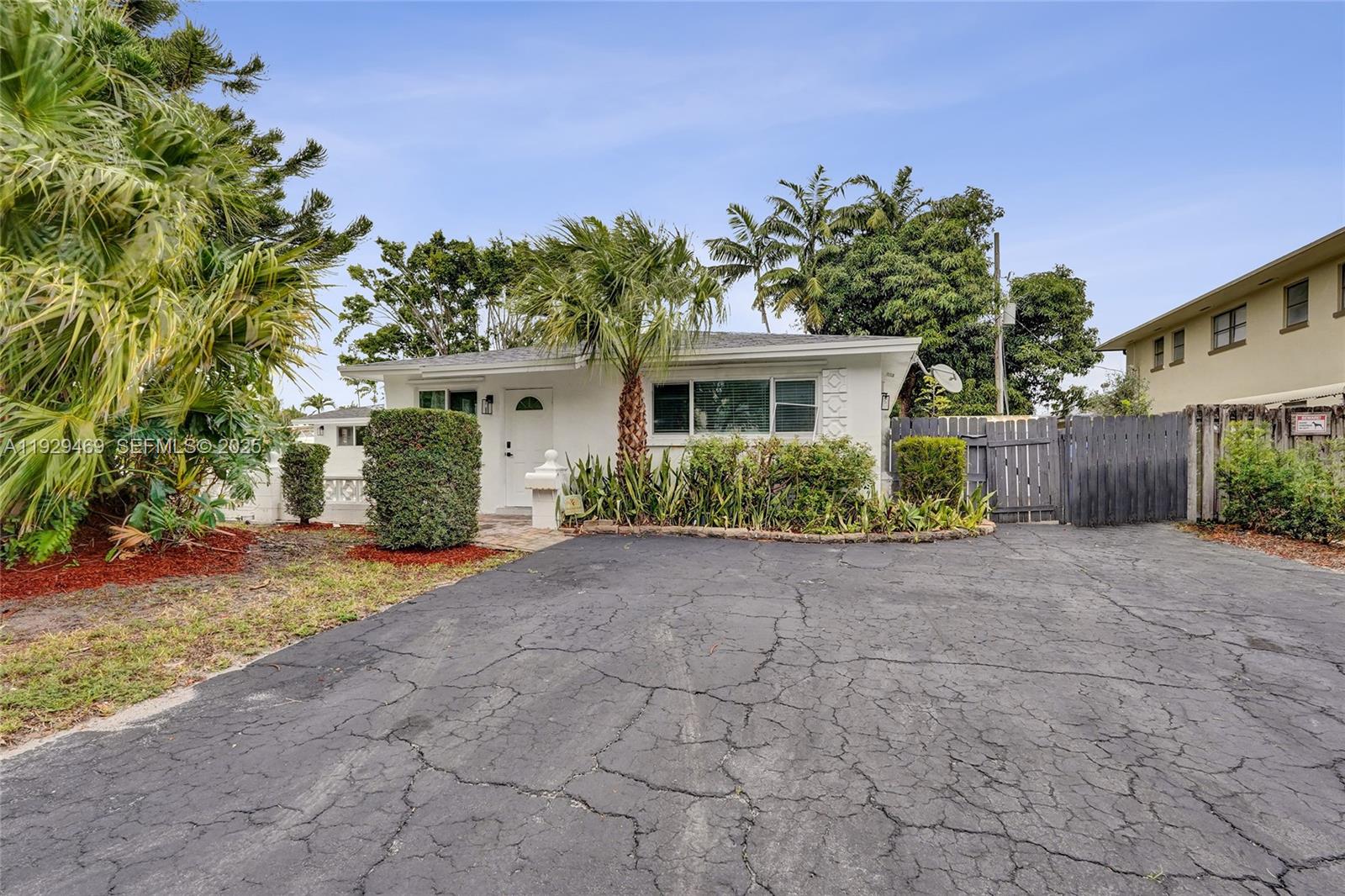 See details / 2557 sq. ft. $ 2025-12-11 0 Photo