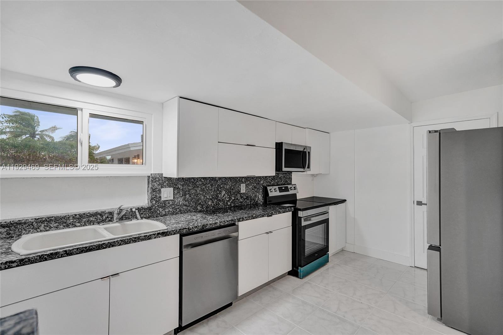 See details / 2557 sq. ft. $ 2025-12-11 0 Photo