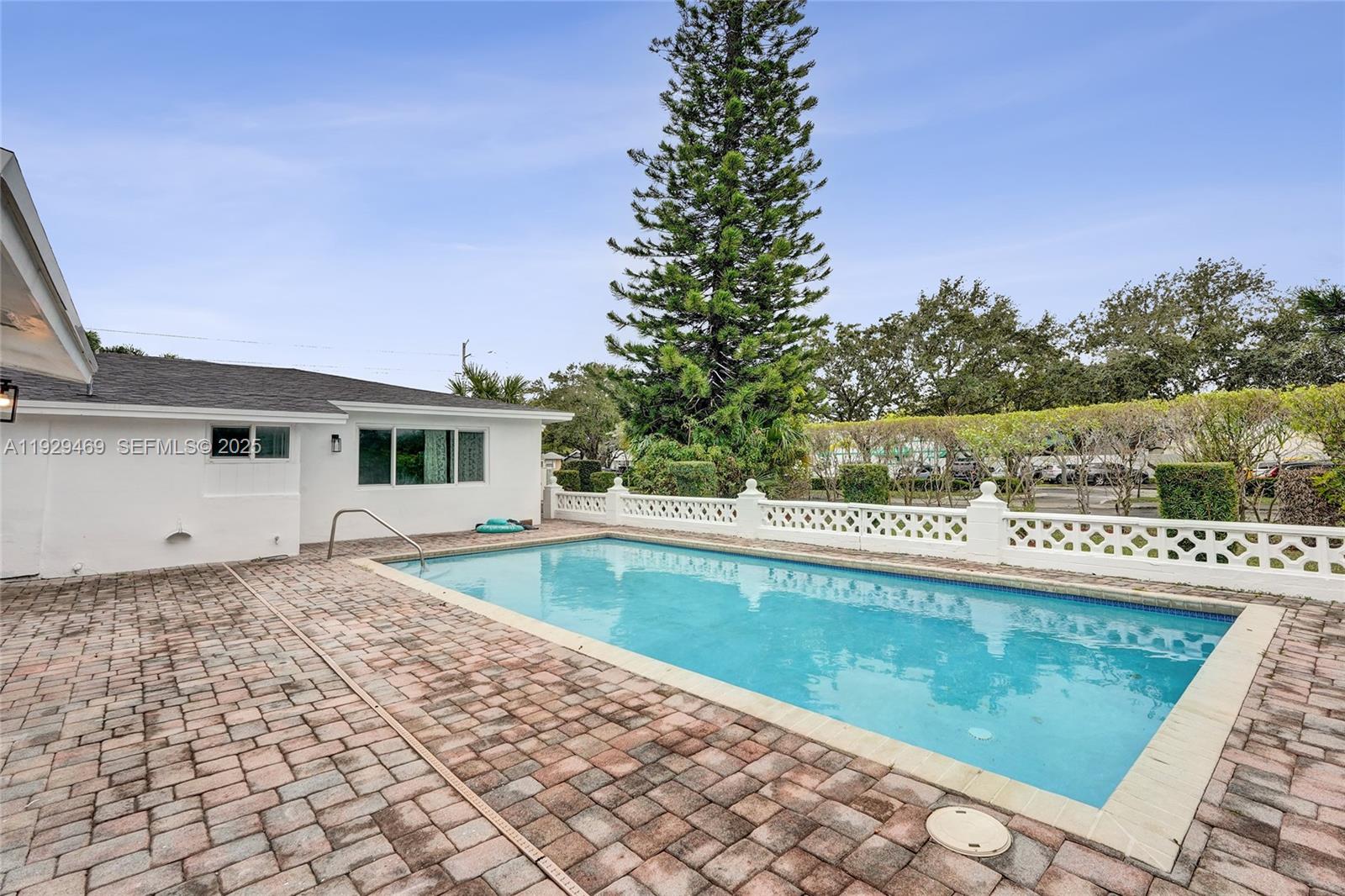 See details / 2557 sq. ft. $ 2025-12-11 0 Photo