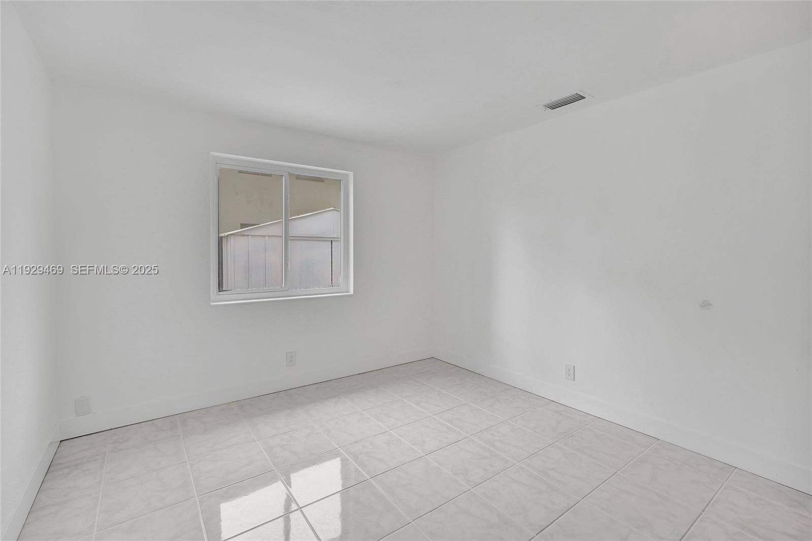 See details / 2557 sq. ft. $ 2025-12-11 0 Photo