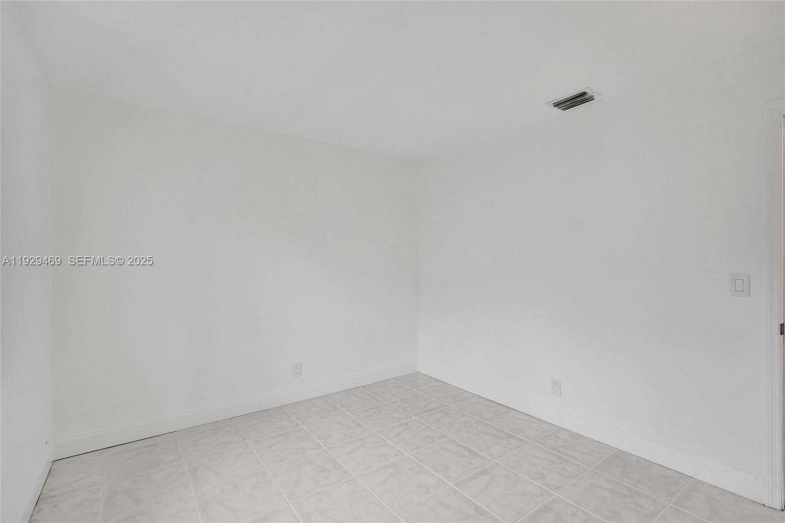 See details / 2557 sq. ft. $ 2025-12-11 0 Photo