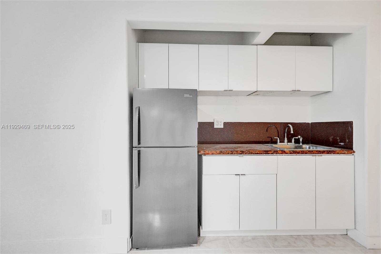 See details / 2557 sq. ft. $ 2025-12-11 0 Photo