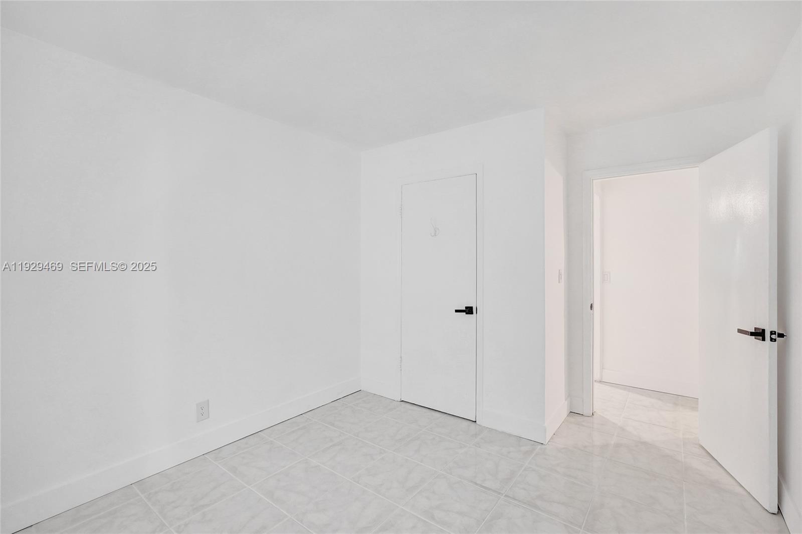 See details / 2557 sq. ft. $ 2025-12-11 0 Photo