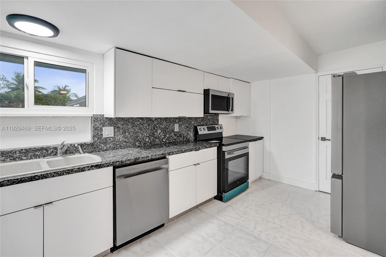 See details / 2557 sq. ft. $ 2025-12-11 0 Photo