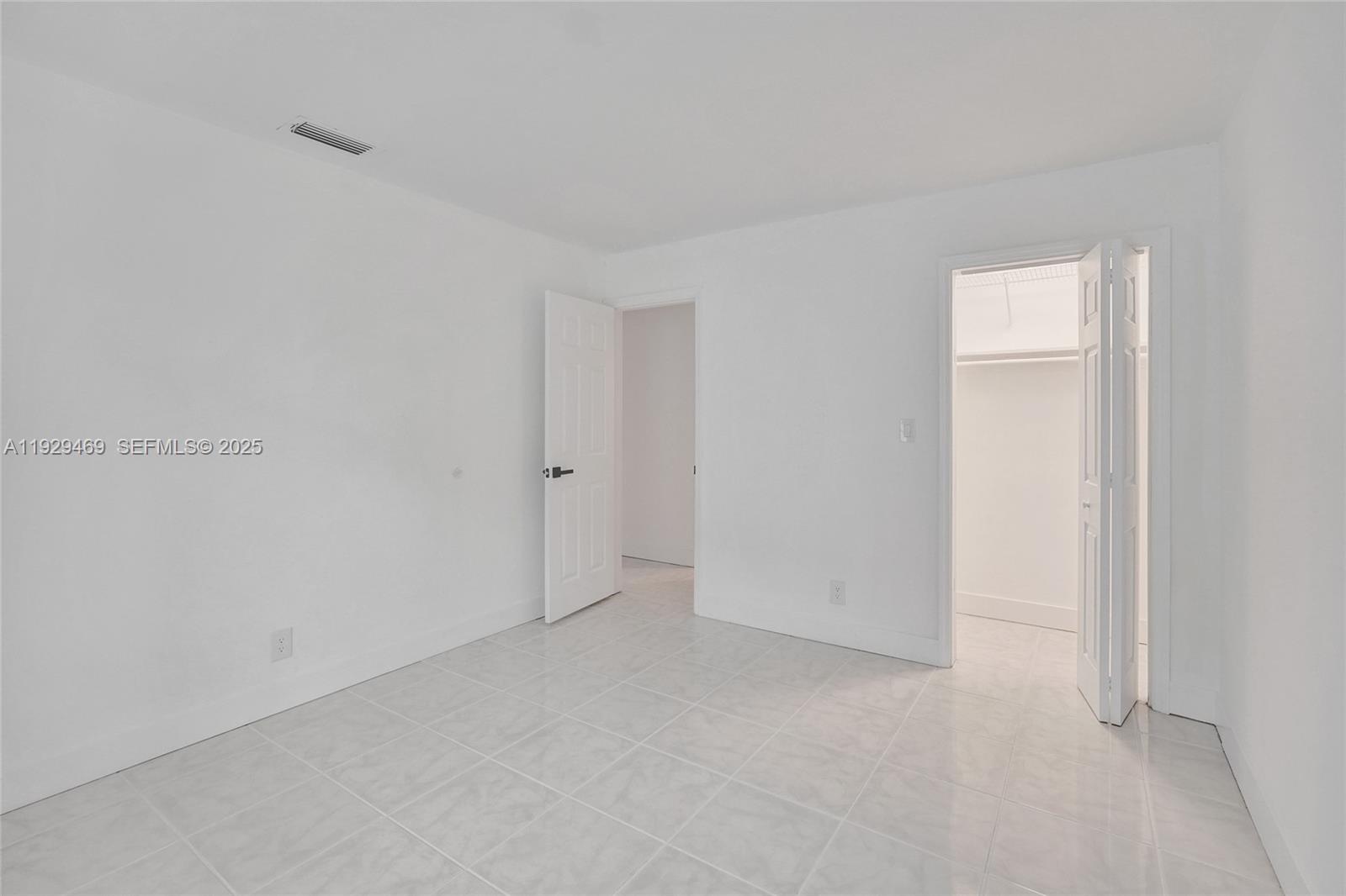 See details / 2557 sq. ft. $ 2025-12-11 0 Photo