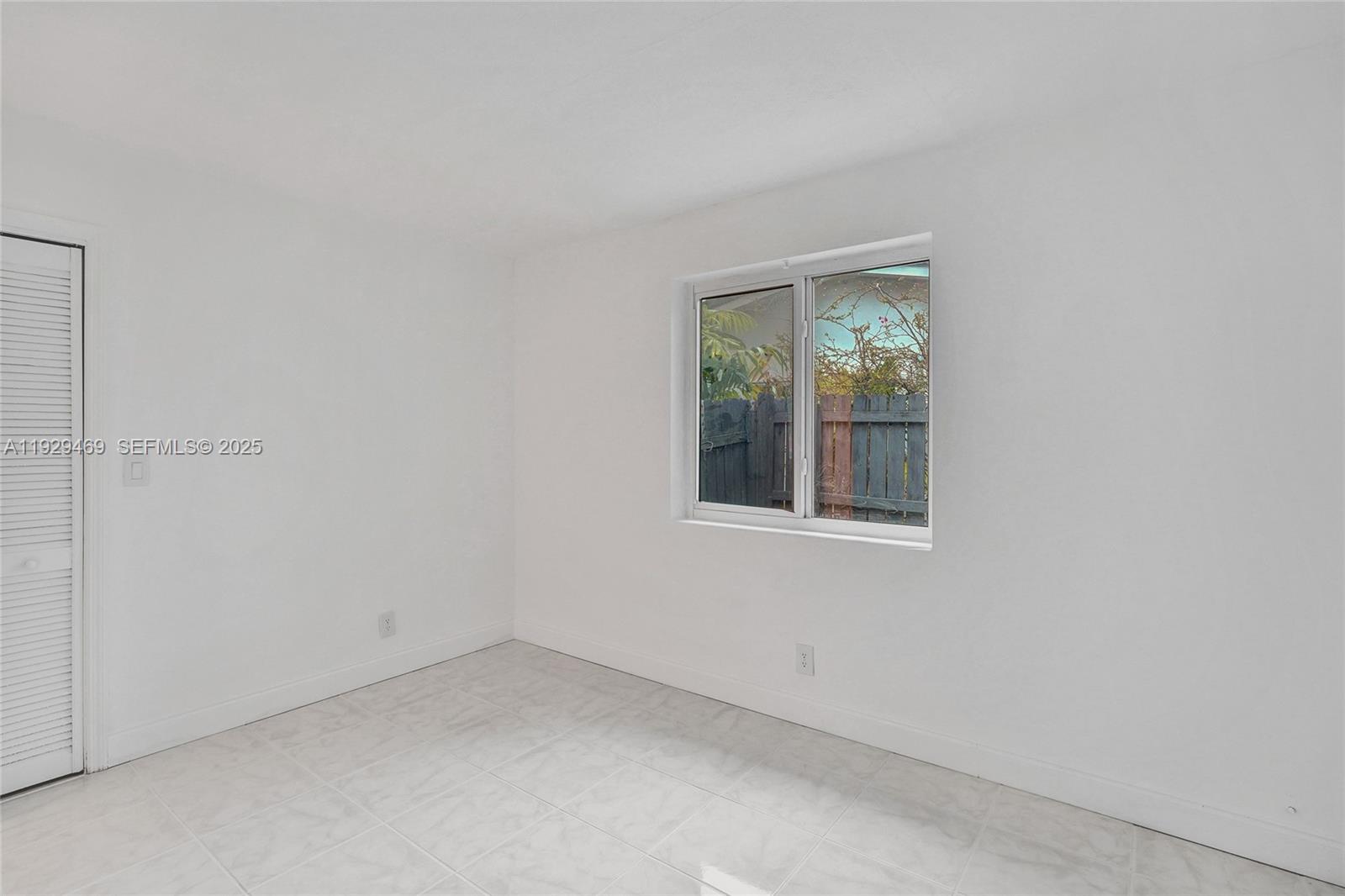 See details / 2557 sq. ft. $ 2025-12-11 0 Photo