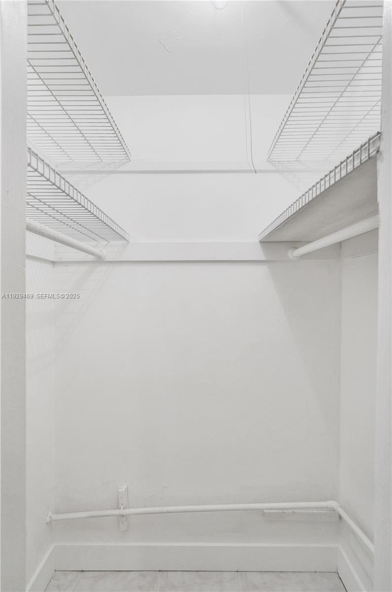 See details / 2557 sq. ft. $ 2025-12-11 0 Photo