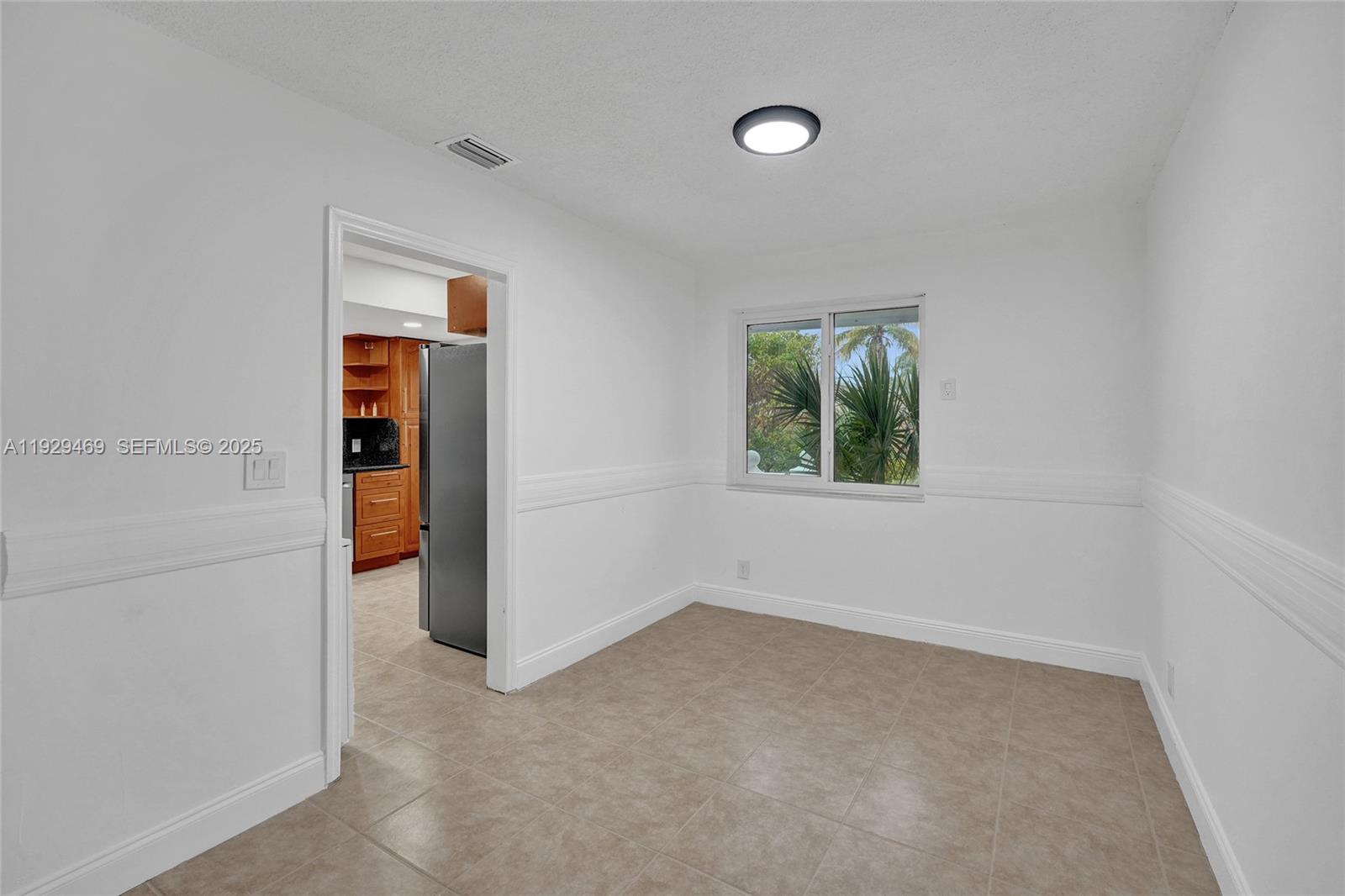 See details / 2557 sq. ft. $ 2025-12-11 0 Photo