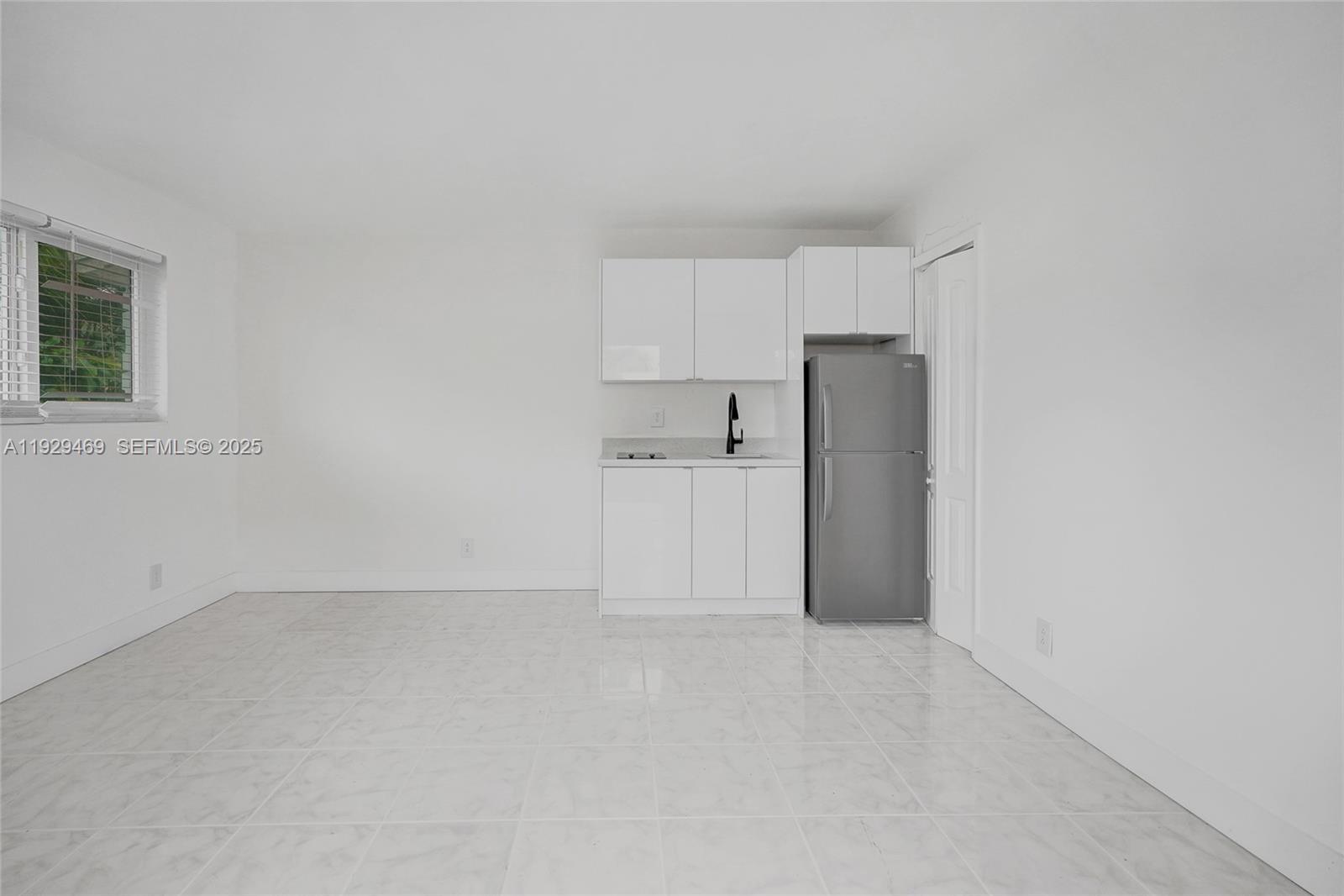 See details / 2557 sq. ft. $ 2025-12-11 0 Photo