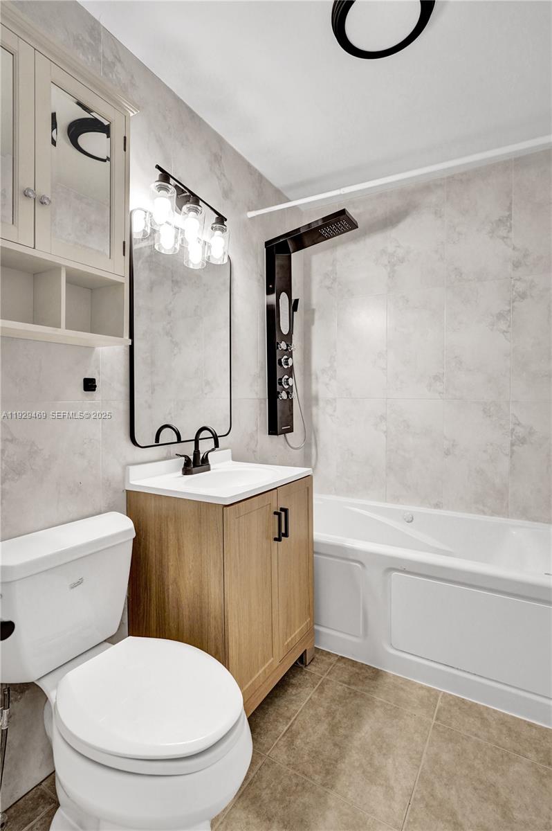 See details / 2557 sq. ft. $ 2025-12-11 0 Photo