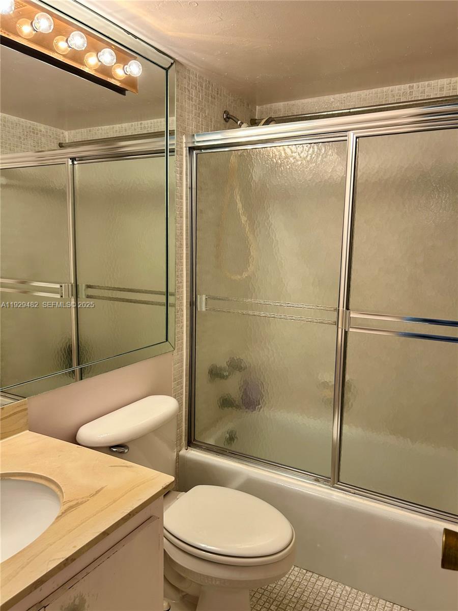 9L 1 / 2 870 sq. ft. $ 2025-12-11 0 Photo