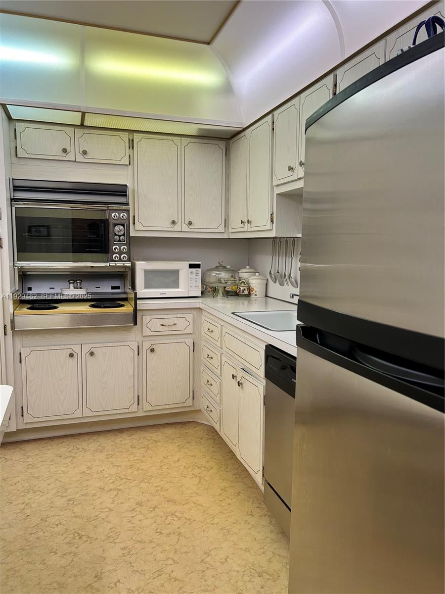 9L 1 / 2 870 sq. ft. $ 2025-12-11 0 Photo