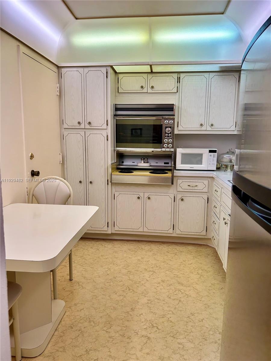 9L 1 / 2 870 sq. ft. $ 2025-12-11 0 Photo