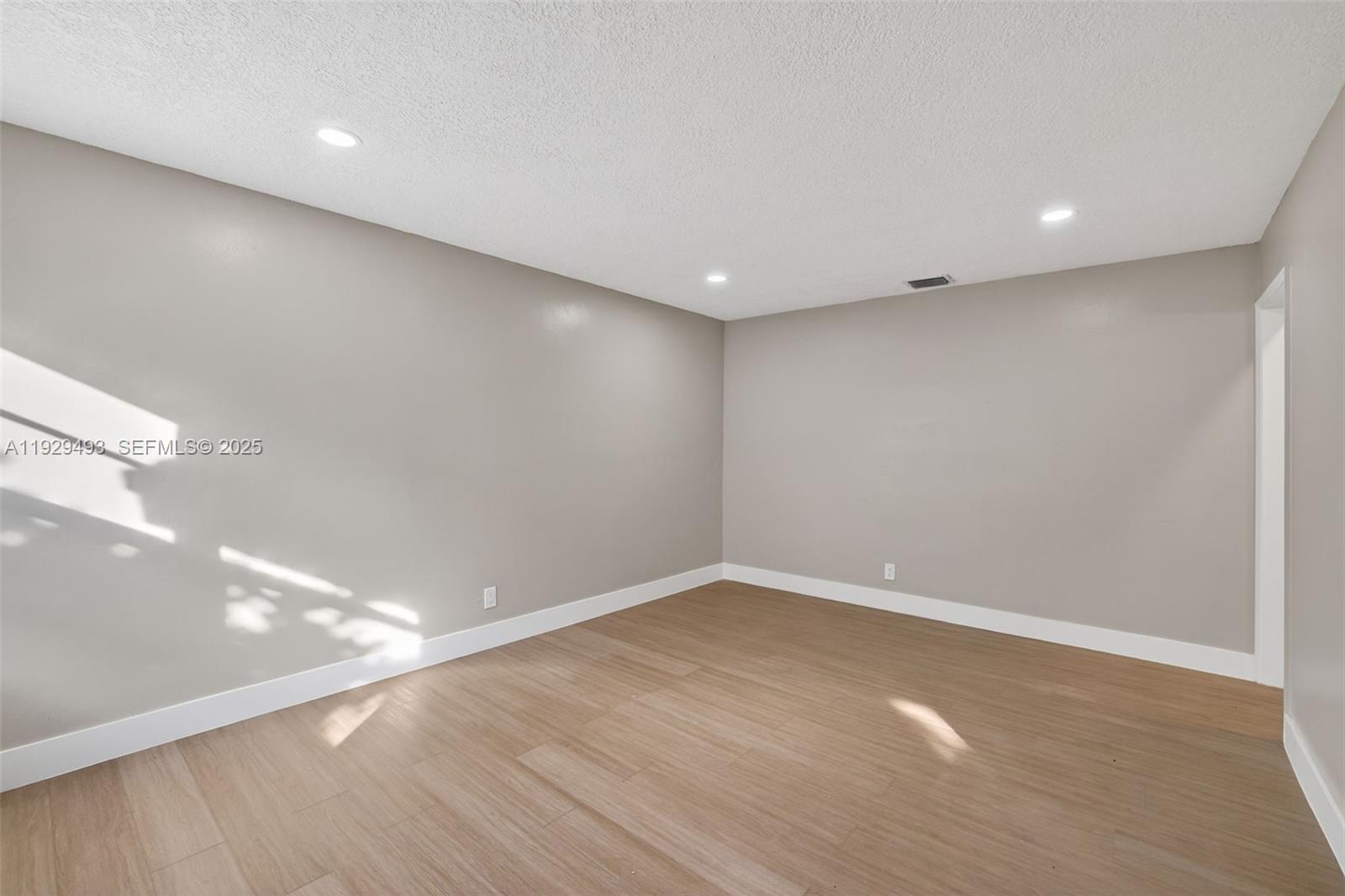   /  1821 sq. ft. $ 2025-12-11 0 Photo