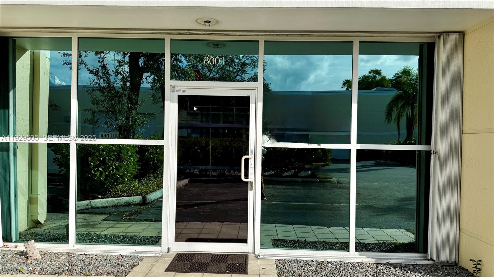 Ver detalles 8001 / sq. ft. $ 2025-12-11 0 foto