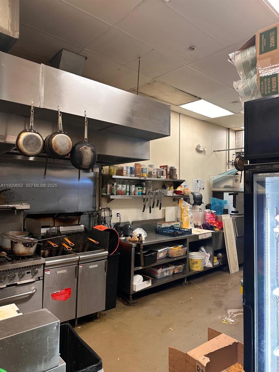   /   sq. ft. $ 2025-12-12 0 foto