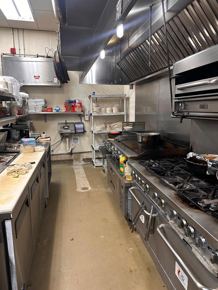   /   sq. ft. $ 2025-12-12 0 foto