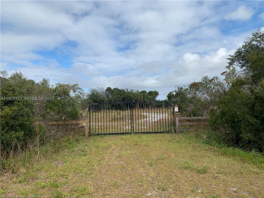 See details / sq. ft. $ 2025-12-12 0 Photo