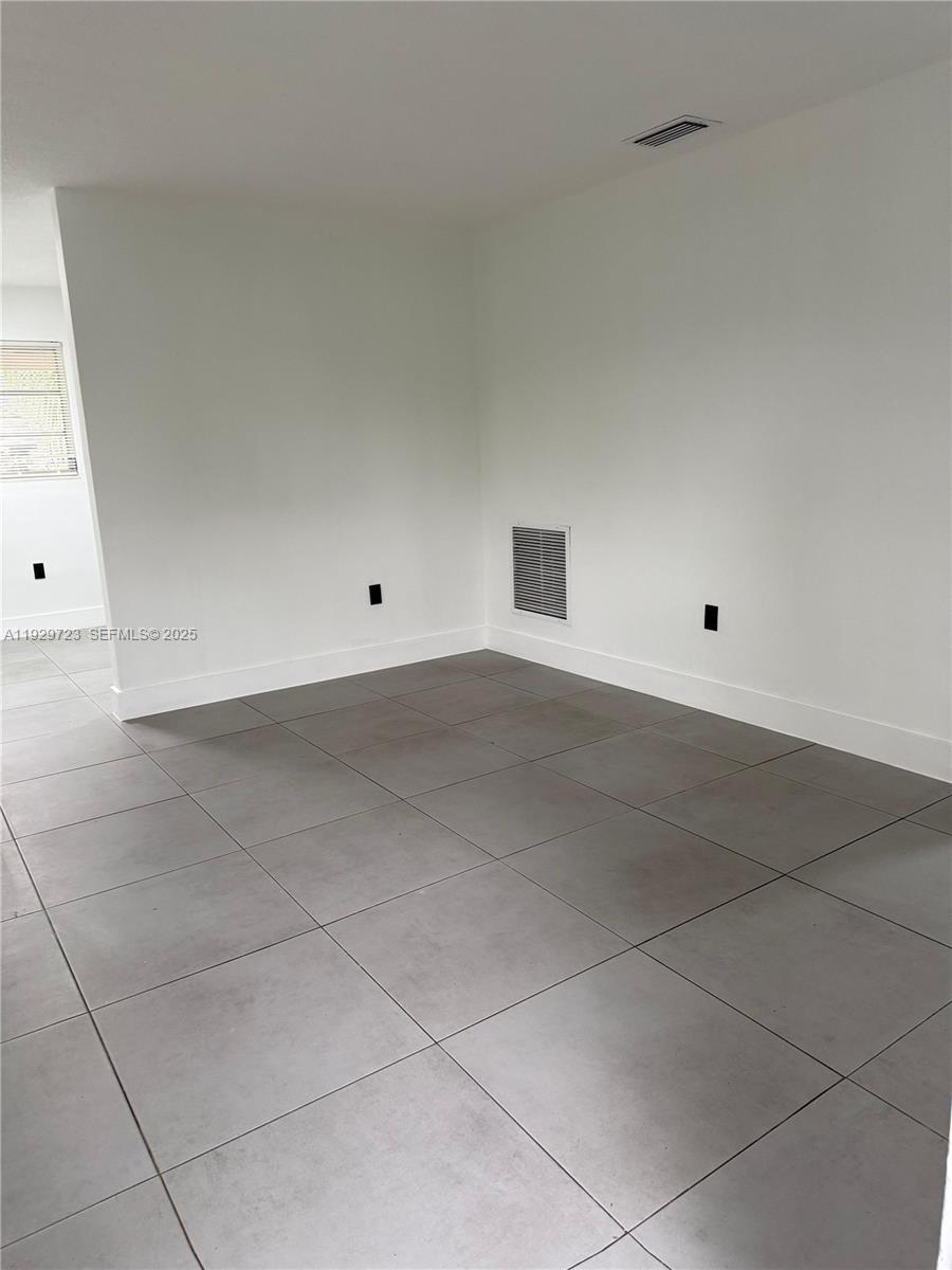 Подробнее / 1850 кв.футов $ 2025-12-12 0 Фото