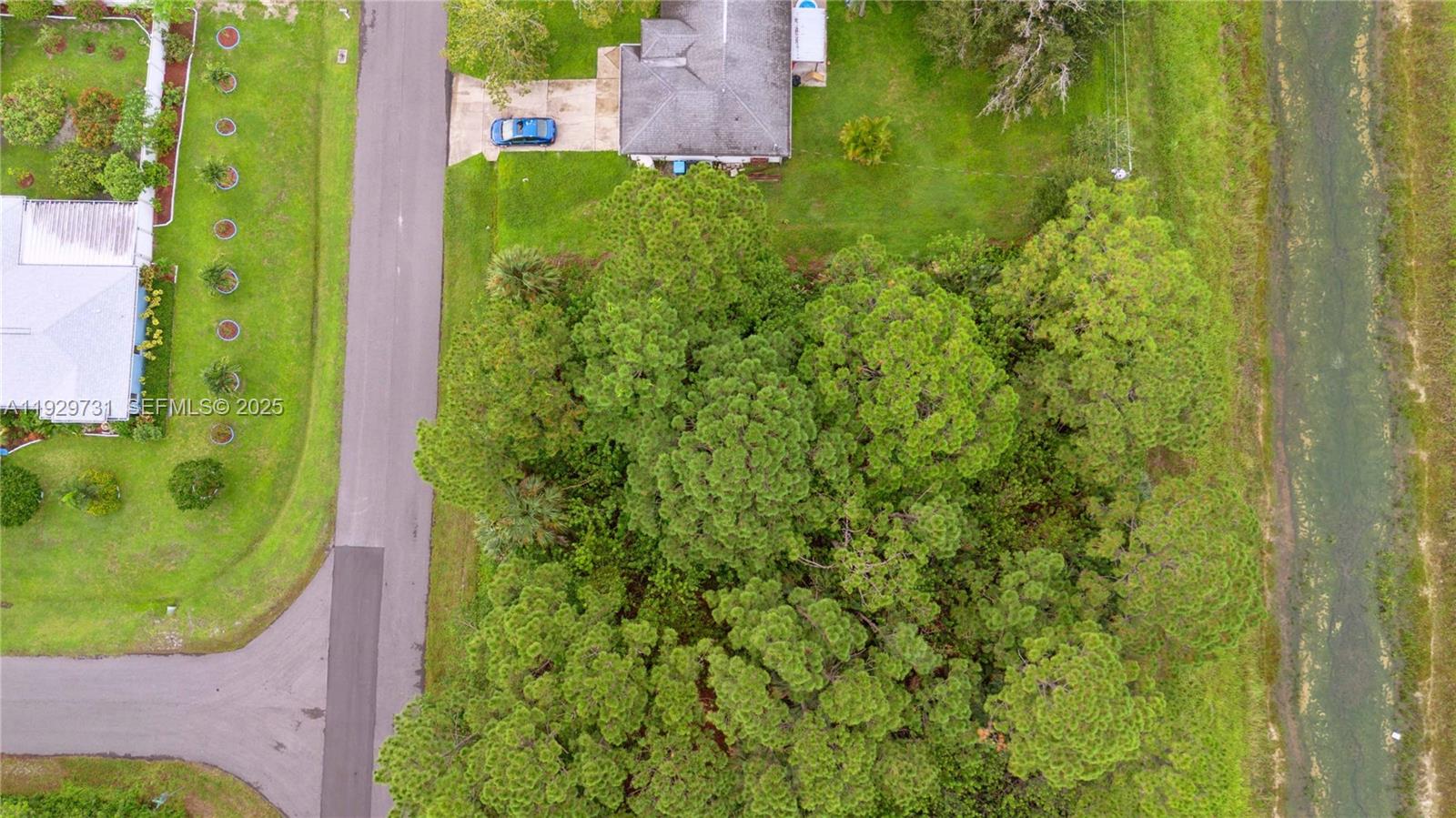 See details / sq. ft. $ 2025-12-12 0 Photo