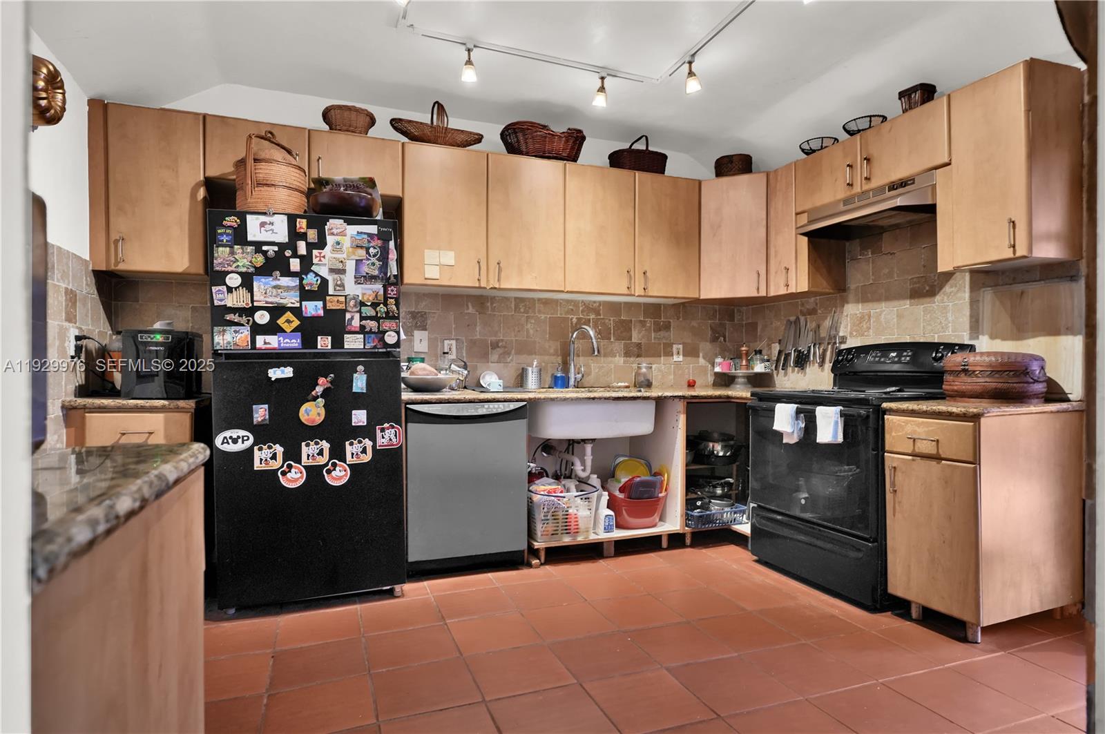 See details / sq. ft. $ 2025-12-12 0 Photo