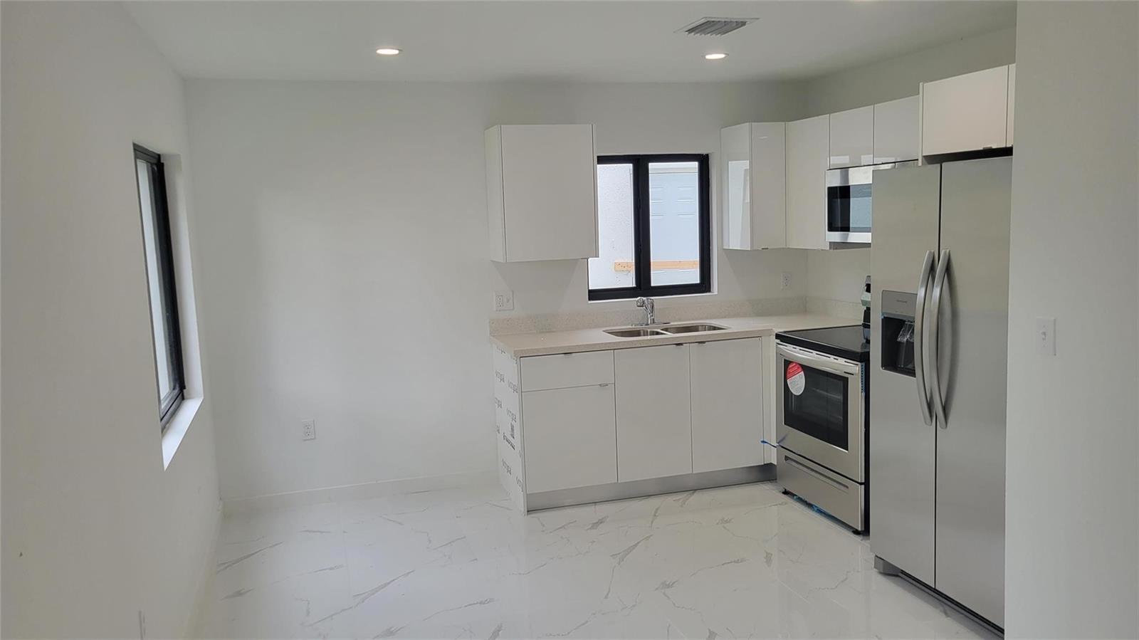   / 0 2400 sq. ft. $ 2026-03-09 0 foto