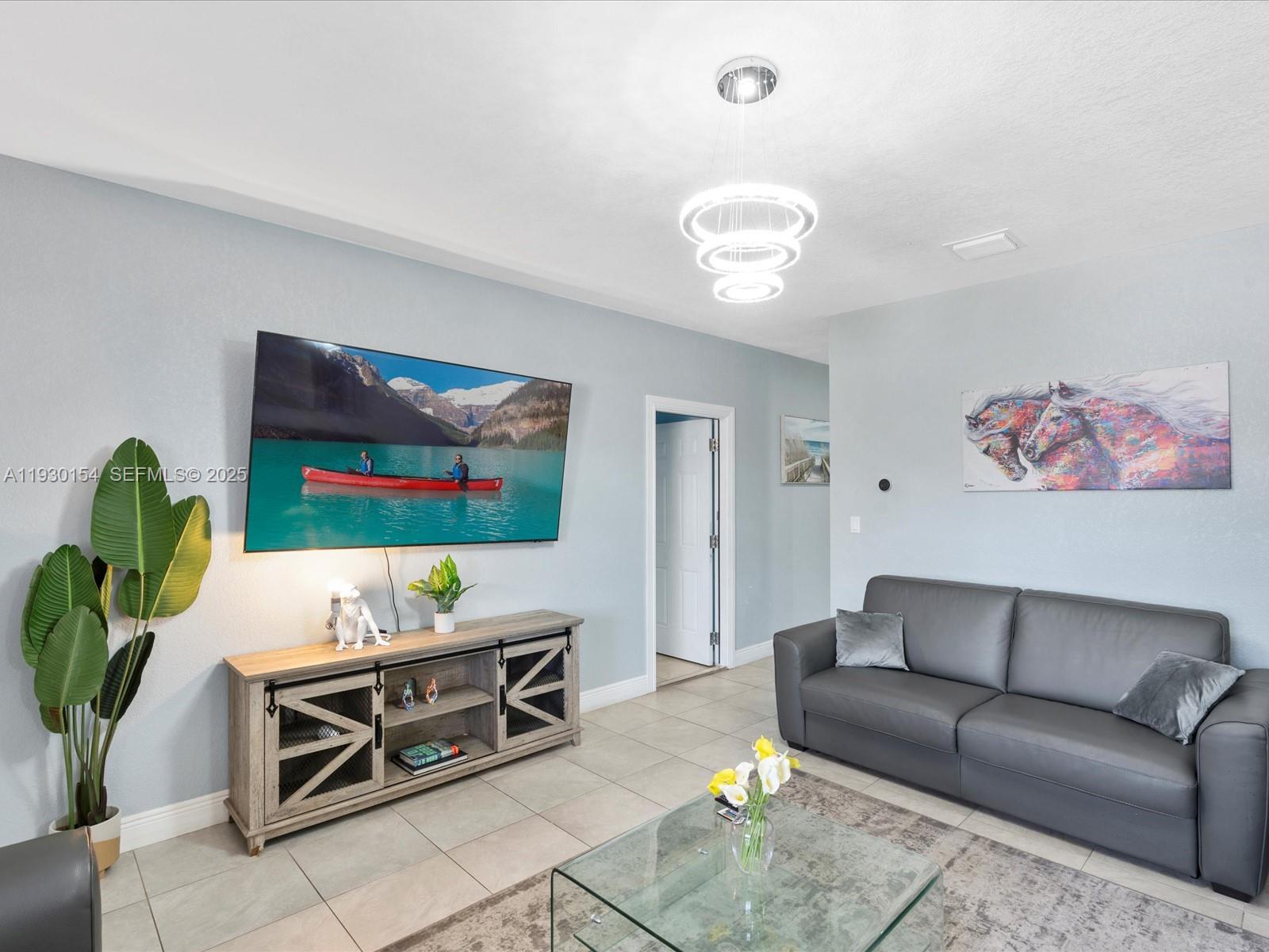 See details / 2504 sq. ft. $ 2025-12-13 0 Photo