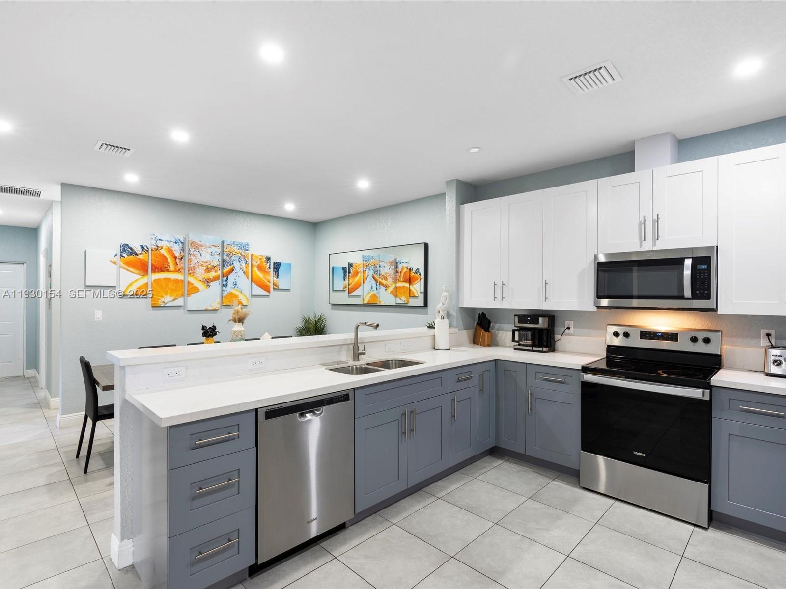 See details / 2504 sq. ft. $ 2025-12-13 0 Photo