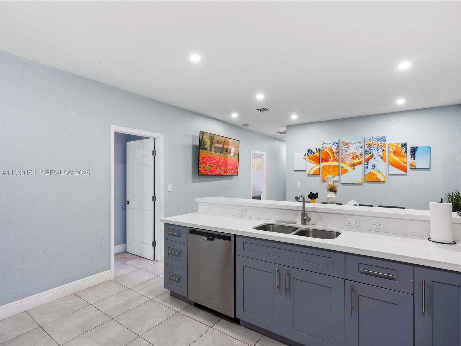 See details / 2504 sq. ft. $ 2025-12-13 0 Photo